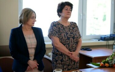 Dyrektorzy szk&oacute;ł w Gminie Sanok podziękowali W&oacute;jt Annie Hałas za lata wsp&oacute;łpracy 1