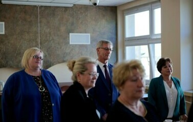 Dyrektorzy szk&oacute;ł w Gminie Sanok podziękowali W&oacute;jt Annie Hałas za lata wsp&oacute;łpracy 2