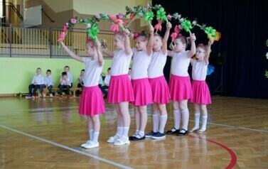 Święto Rodziny w Szkole Podstawowej w Niebieszczanach pełne uśmiechu i radości 21