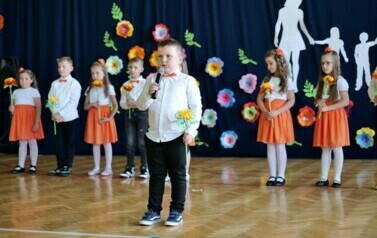 Święto Rodziny w Szkole Podstawowej w Niebieszczanach pełne uśmiechu i radości 34