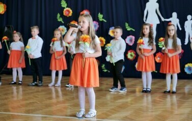 Święto Rodziny w Szkole Podstawowej w Niebieszczanach pełne uśmiechu i radości 35