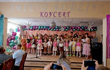 Koncert uczni&oacute;w Szkoły Podstawowej w Srogowie G&oacute;rnym z okazji Święta Rodziny 7