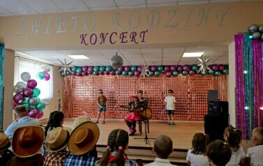 Koncert uczni&oacute;w Szkoły Podstawowej w Srogowie G&oacute;rnym z okazji Święta Rodziny 41