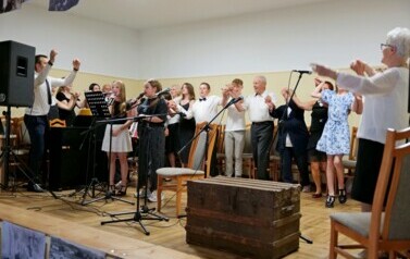 Spektakl "Podr&oacute;ż w czasie" pełen wzruszeń i wspomnień 16