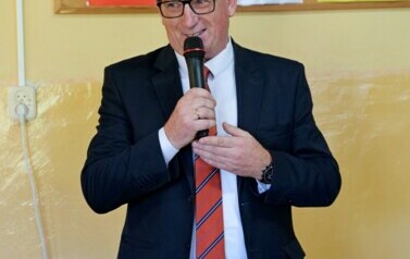 Pierwszoklasiści oficjalnie przyjęci do grona uczni&oacute;w Szkoły Podstawowej w Pakosz&oacute;wce 9