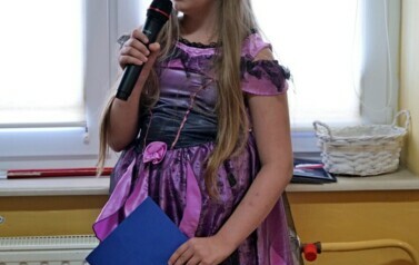 Pierwszoklasiści oficjalnie przyjęci do grona uczni&oacute;w Szkoły Podstawowej w Pakosz&oacute;wce 26
