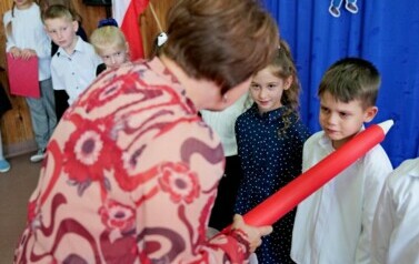 Pierwszy krok w szkolnej podr&oacute;ży &ndash; Pasowanie na ucznia w Szkole Podstawowej w Trepczy 10