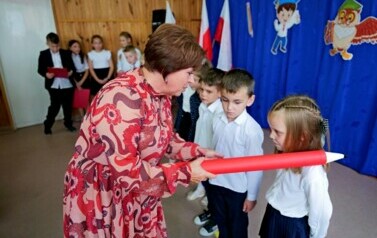 Pierwszy krok w szkolnej podr&oacute;ży &ndash; Pasowanie na ucznia w Szkole Podstawowej w Trepczy 12