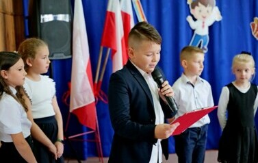 Pierwszy krok w szkolnej podr&oacute;ży &ndash; Pasowanie na ucznia w Szkole Podstawowej w Trepczy 17