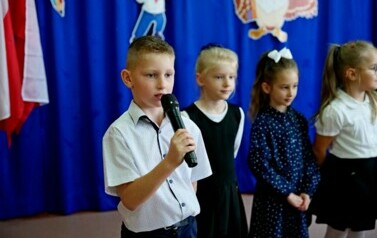 Pierwszy krok w szkolnej podr&oacute;ży &ndash; Pasowanie na ucznia w Szkole Podstawowej w Trepczy 18