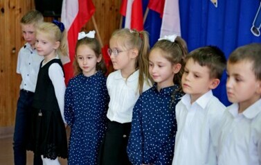 Pierwszy krok w szkolnej podr&oacute;ży &ndash; Pasowanie na ucznia w Szkole Podstawowej w Trepczy 22