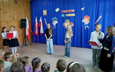 Pierwszy krok w szkolnej podr&oacute;ży &ndash; Pasowanie na ucznia w Szkole Podstawowej w Trepczy 28