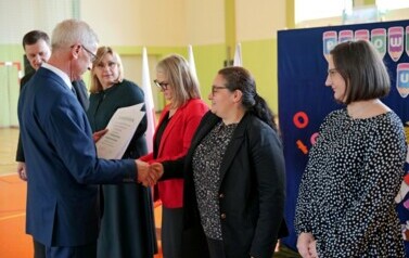 Uroczyste pasowanie na ucznia w Szkole Podstawowej w Strachocinie &ndash; początek szkolnej przygody 4