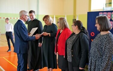 Uroczyste pasowanie na ucznia w Szkole Podstawowej w Strachocinie &ndash; początek szkolnej przygody 5