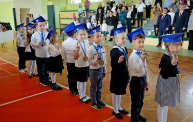 Uroczyste pasowanie na ucznia w Szkole Podstawowej w Strachocinie &ndash; początek szkolnej przygody 30