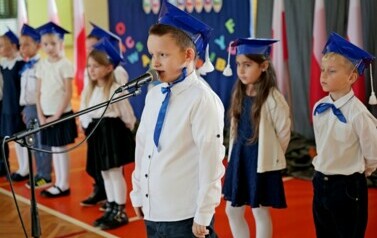 Uroczyste pasowanie na ucznia w Szkole Podstawowej w Strachocinie &ndash; początek szkolnej przygody 41