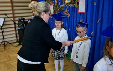 Pasowanie na ucznia w Srogowie G&oacute;rnym &ndash; wyjątkowy dzień w życiu pierwszoklasist&oacute;w 10