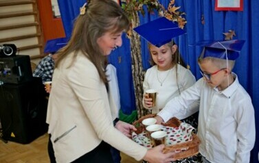Pasowanie na ucznia w Srogowie G&oacute;rnym &ndash; wyjątkowy dzień w życiu pierwszoklasist&oacute;w 18