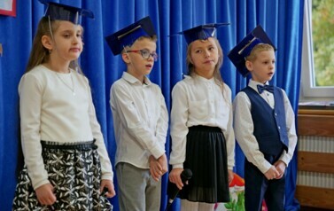 Pasowanie na ucznia w Srogowie G&oacute;rnym &ndash; wyjątkowy dzień w życiu pierwszoklasist&oacute;w 23