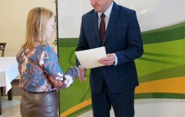 Nagrody W&oacute;jta Gminy Sanok z&nbsp;okazji Dnia Edukacji Narodowej 2024 wręczone 8