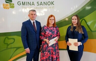Nagrody W&oacute;jta Gminy Sanok z&nbsp;okazji Dnia Edukacji Narodowej 2024 wręczone 14