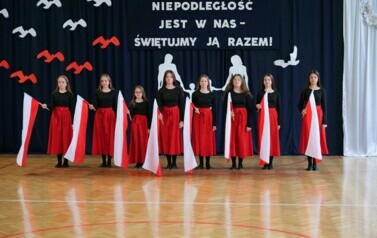 "Niepodległość jest w nas - świętujemy ją razem" w Szkole Podstawowej w Niebieszczanach 3