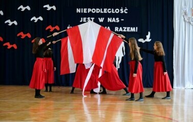 "Niepodległość jest w nas - świętujemy ją razem" w Szkole Podstawowej w Niebieszczanach 8