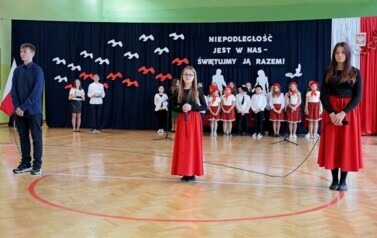"Niepodległość jest w nas - świętujemy ją razem" w Szkole Podstawowej w Niebieszczanach 26