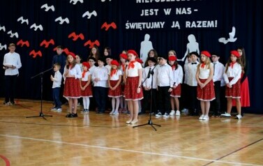"Niepodległość jest w nas - świętujemy ją razem" w Szkole Podstawowej w Niebieszczanach 34