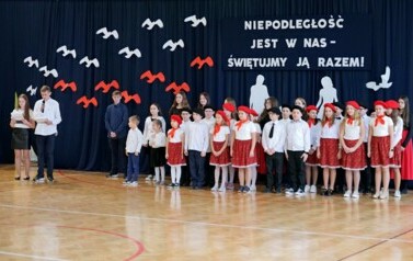"Niepodległość jest w nas - świętujemy ją razem" w Szkole Podstawowej w Niebieszczanach 43