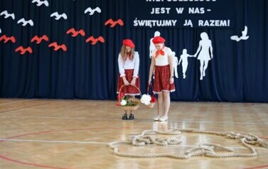 "Niepodległość jest w nas - świętujemy ją razem" w Szkole Podstawowej w Niebieszczanach 45