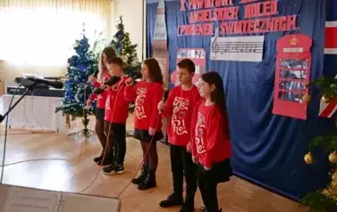 Znamy laureat&oacute;w X Powiatowego Konkursu Angielskich Kolęd i&nbsp;Piosenek Świątecznych w Kostarowcach! 73