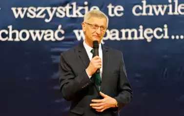 "Każdy koniec jest nowym początkiem" - uroczyste pożegnanie Andrzej Cecuły dyrektora Szkoły Podstawowej w Strachocinie z okazji przejścia na emeryturę 7