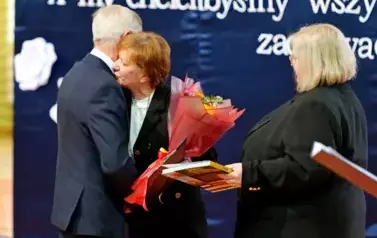 "Każdy koniec jest nowym początkiem" - uroczyste pożegnanie Andrzej Cecuły dyrektora Szkoły Podstawowej w Strachocinie z okazji przejścia na emeryturę 22