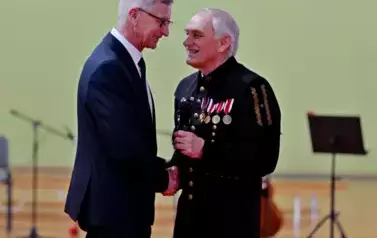 "Każdy koniec jest nowym początkiem" - uroczyste pożegnanie Andrzej Cecuły dyrektora Szkoły Podstawowej w Strachocinie z okazji przejścia na emeryturę 31