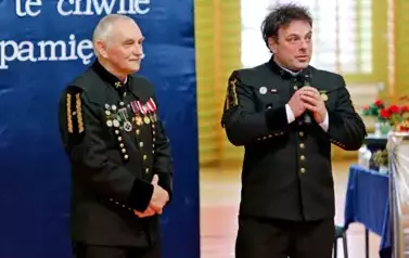 "Każdy koniec jest nowym początkiem" - uroczyste pożegnanie Andrzej Cecuły dyrektora Szkoły Podstawowej w Strachocinie z okazji przejścia na emeryturę 33