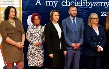 "Każdy koniec jest nowym początkiem" - uroczyste pożegnanie Andrzej Cecuły dyrektora Szkoły Podstawowej w Strachocinie z okazji przejścia na emeryturę 44