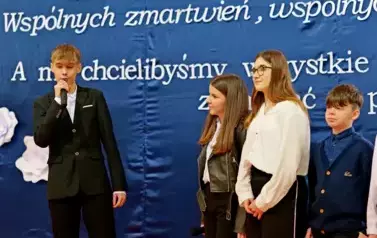 "Każdy koniec jest nowym początkiem" - uroczyste pożegnanie Andrzej Cecuły dyrektora Szkoły Podstawowej w Strachocinie z okazji przejścia na emeryturę 59