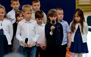 "Każdy koniec jest nowym początkiem" - uroczyste pożegnanie Andrzej Cecuły dyrektora Szkoły Podstawowej w Strachocinie z okazji przejścia na emeryturę 70