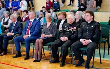 "Każdy koniec jest nowym początkiem" - uroczyste pożegnanie Andrzej Cecuły dyrektora Szkoły Podstawowej w Strachocinie z okazji przejścia na emeryturę 87