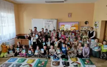 Prelekcja dla uczni&oacute;w Szkoły Podstawowej w Niebieszczanach pt. &quot;Jak prawidłowo segregować odpady&quot; 9