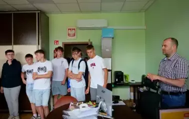 &Oacute;smoklasiści z wizytą w Urzędzie Gminy w ramach &bdquo;Chwili z Samorządem&rdquo; 9