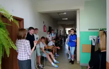 &Oacute;smoklasiści z wizytą w Urzędzie Gminy w ramach &bdquo;Chwili z Samorządem&rdquo; 11
