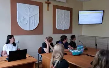 &Oacute;smoklasiści z wizytą w Urzędzie Gminy w ramach &bdquo;Chwili z Samorządem&rdquo; 24