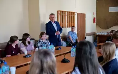 &Oacute;smoklasiści z wizytą w Urzędzie Gminy w ramach &bdquo;Chwili z Samorządem&rdquo; 25