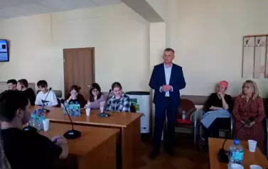 &Oacute;smoklasiści z wizytą w Urzędzie Gminy w ramach &bdquo;Chwili z Samorządem&rdquo; 26