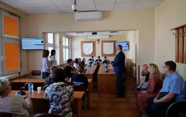 &Oacute;smoklasiści z wizytą w Urzędzie Gminy w ramach &bdquo;Chwili z Samorządem&rdquo; 28