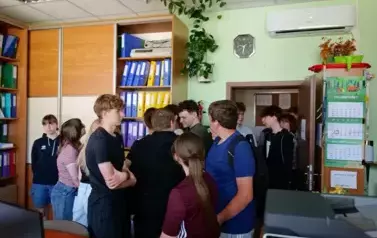 &Oacute;smoklasiści z wizytą w Urzędzie Gminy w ramach &bdquo;Chwili z Samorządem&rdquo; 30