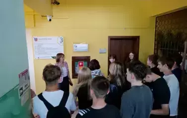 &Oacute;smoklasiści z wizytą w Urzędzie Gminy w ramach &bdquo;Chwili z Samorządem&rdquo; 38