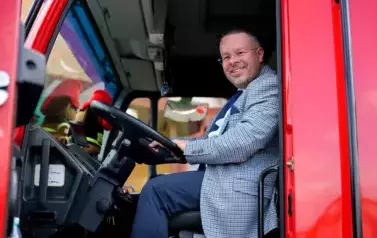 Doniosła uroczystość poświęcenia i przekazania nowego wozu strażackiego dla OSP Niebieszczany 7